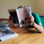 Manfaat Membaca Majalah dan Koran